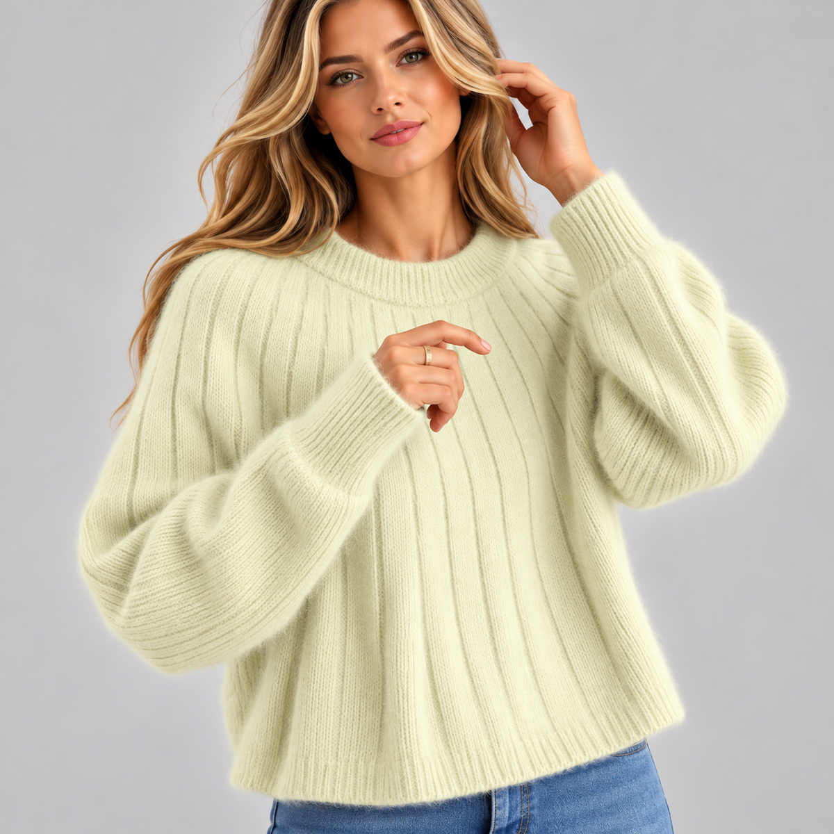 Sweter damski oversize prążkowany z okrągłym dekoltem