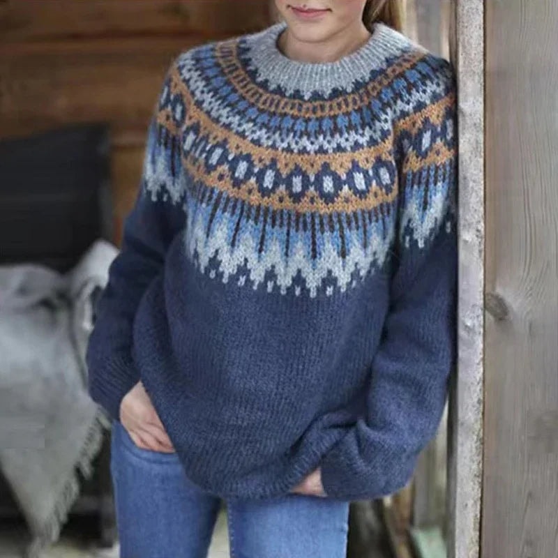 Granatowy sweter damski w norweski wzór o luźnym kroju