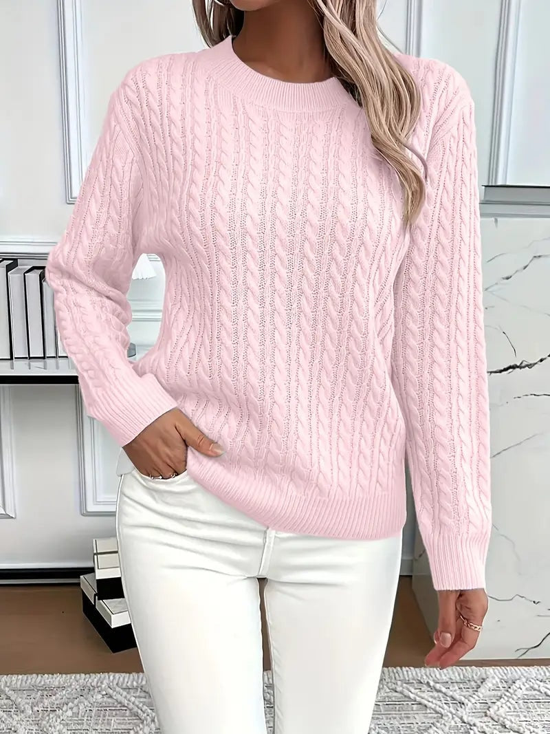 Różowy sweter damski z warkoczowym splotem i okrągłym dekoltem