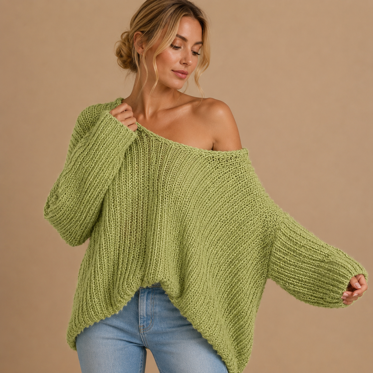 Damski sweter oversize z dekoltem łódka i luźnymi rękawami