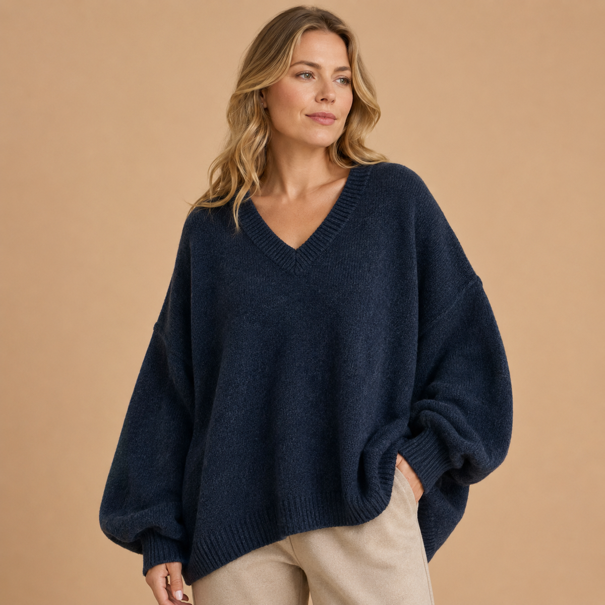 Damski sweter oversize z dekoltem w serek o luźnym kroju