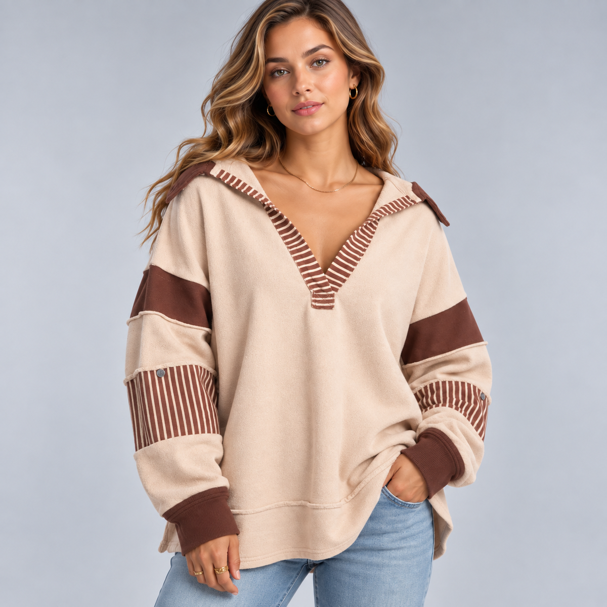 Damska bluza oversize z dekoltem V i detalami w paski