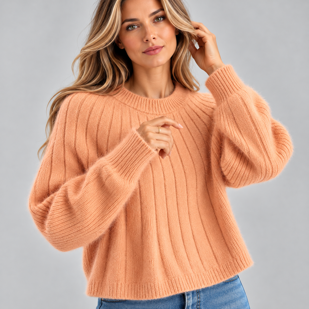 Sweter damski oversize prążkowany z okrągłym dekoltem