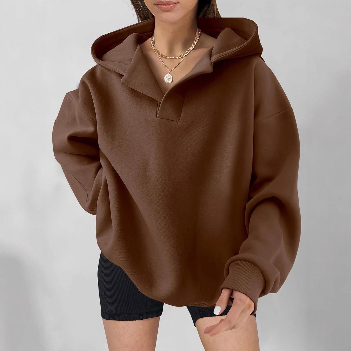 Bluza polarowa damska oversize z kapturem i dekoltem w serek