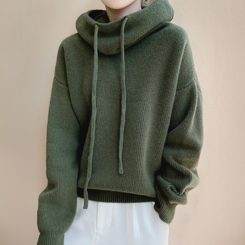 Sweter damski oversize z kapturem w kolorze butelkowej zieleni