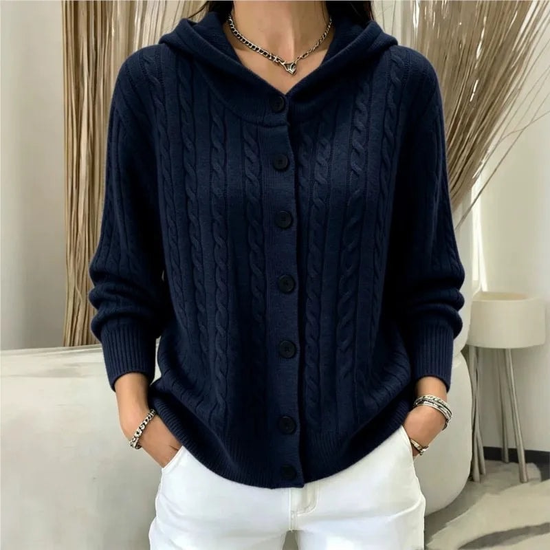 Granatowy sweter damski rozpinany z kapturem w warkocze