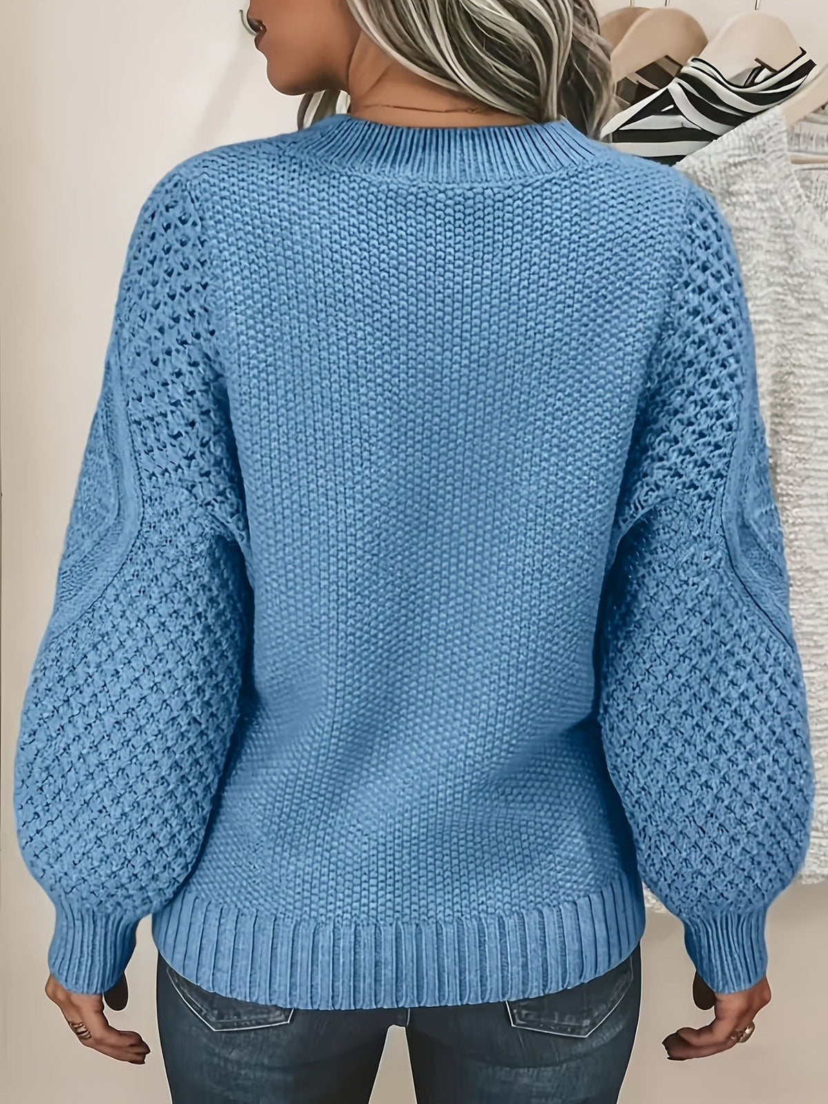 Sweter damski z bufiastymi rękawami i ozdobnym splotem